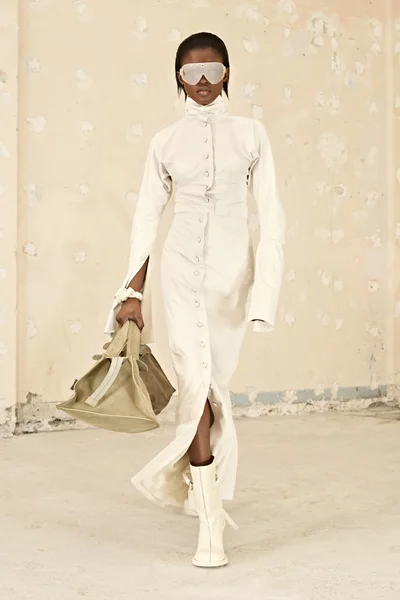 Look 32
